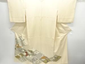 読み本に花鳥模様刺繍色留袖